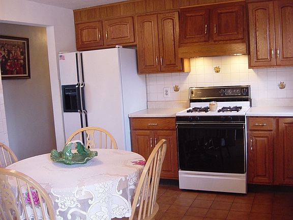 bright eat in kitchen
