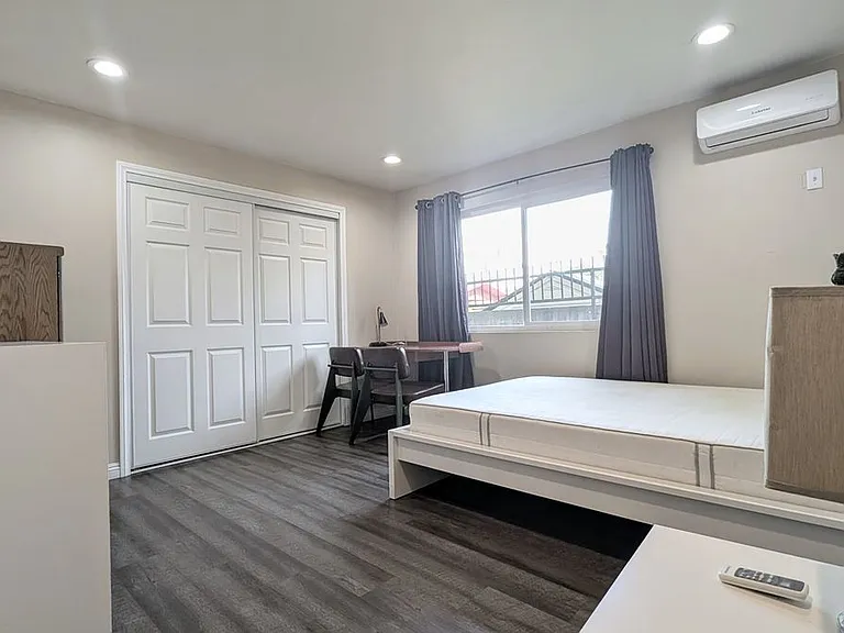 1299 W 37th Dr #1 — Photo 8