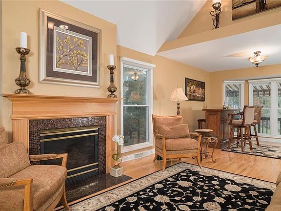 3rd image of 43 Brookins Green Dr