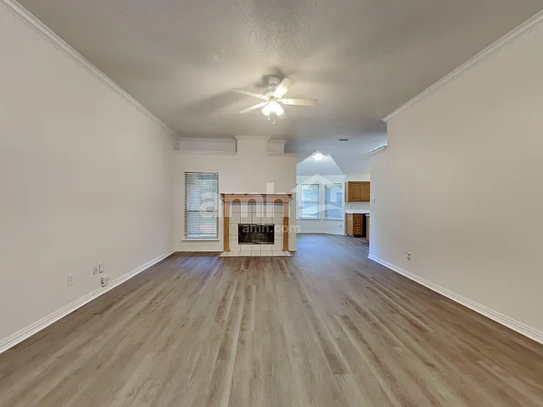 605 Arbor Ln — Photo 4
