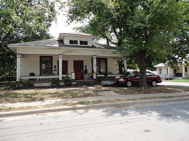 1st image of 912 E Price St APT B
