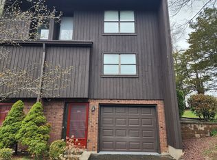 201 Natchaug Dr UNIT 201, Meriden, CT 06450