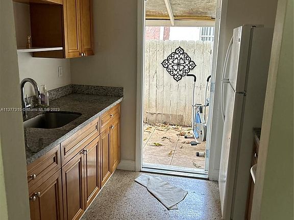 5th image of 1121 NW 34th Ave #1121
