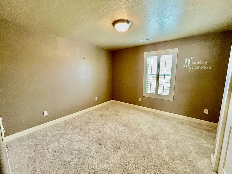 436 E Paris Dr — Photo 22