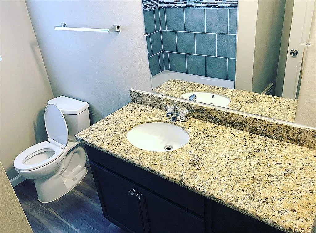 3700 Pine Manor Ln - 8 — Photo 4