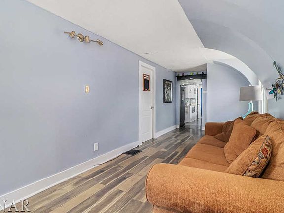 5th image of 105 N Perry St