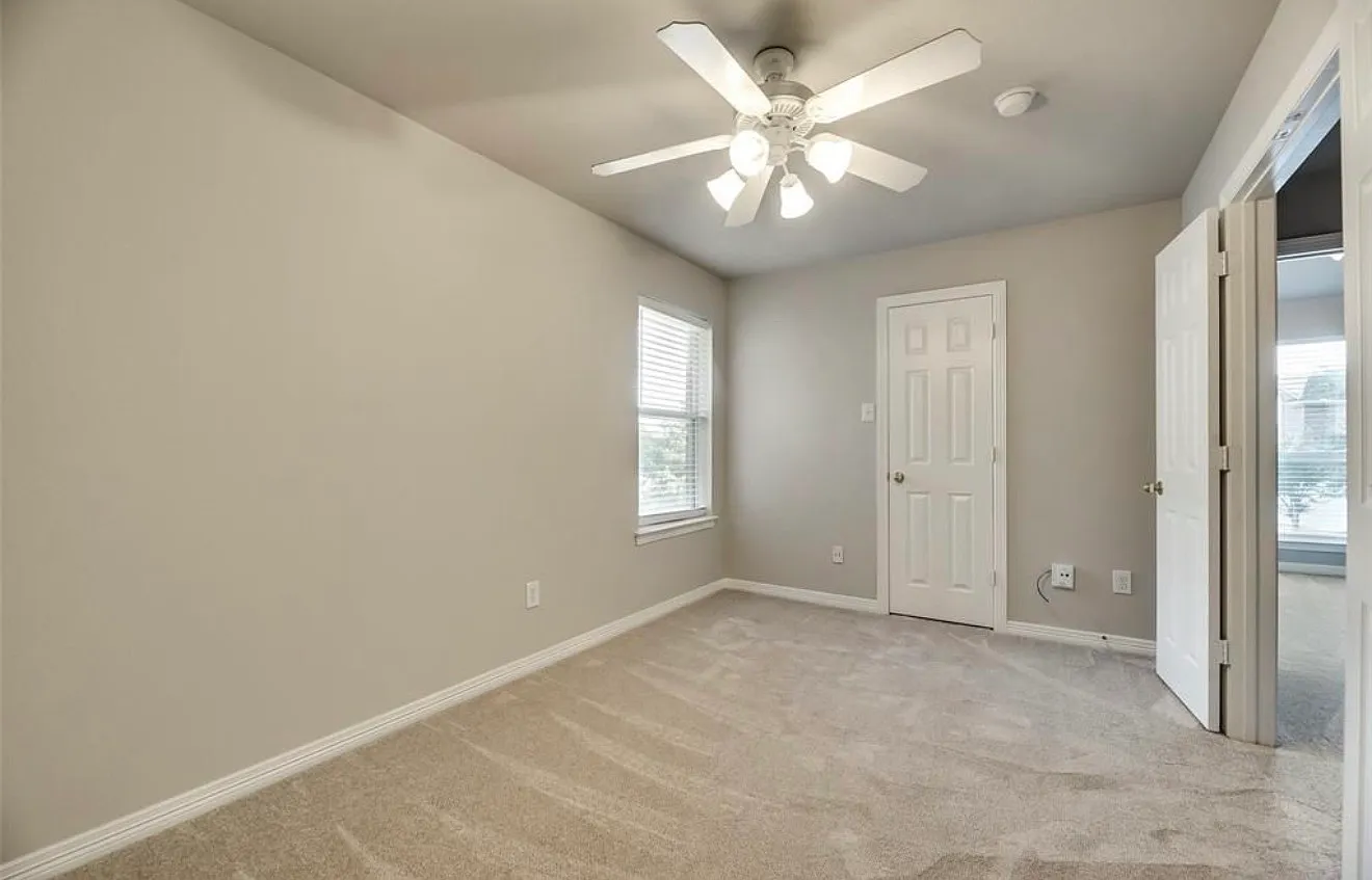 3 bed, 1604 sqft, $2,343 — Photo 2