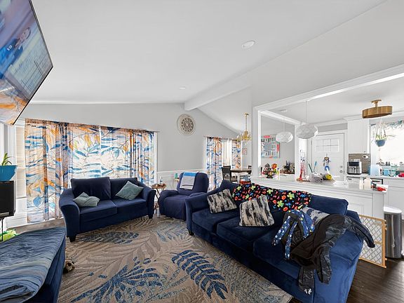 2nd image of 16559 Ashland Ave