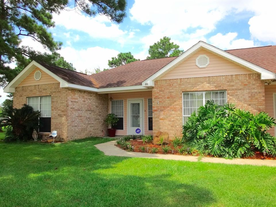 1st image of 664 Caravelle Dr