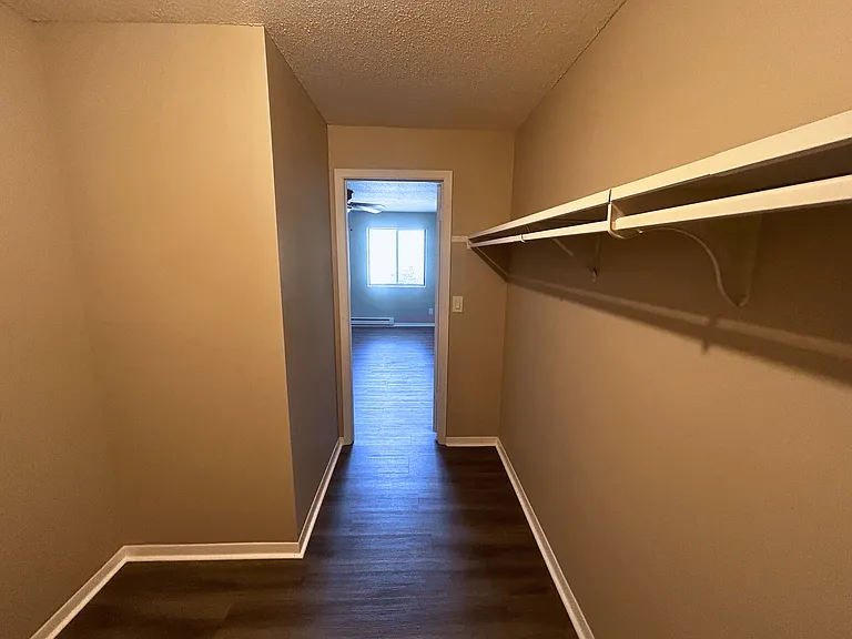 Willow Knolls Apartments — Photo 10