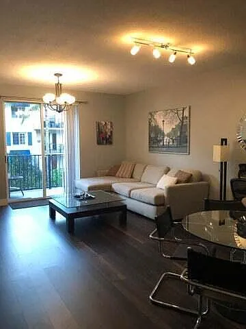 1 bed, 1.0 bath, 864 sqft, $2,600 — Photo 2