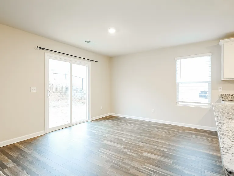 2139 Southlea Dr — Photo 8
