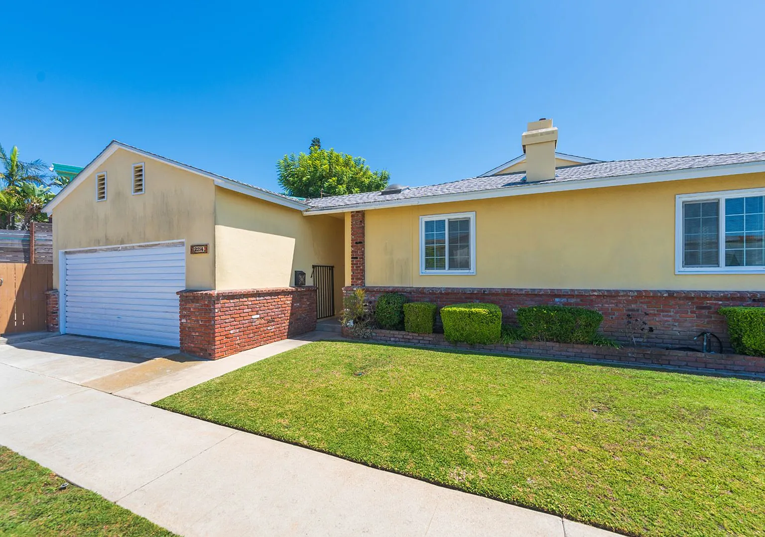 Great Redondo Location 3 bed 2 bath — Photo 1