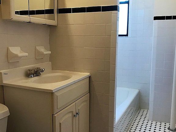 5th image of 3149 36th St APT 3A