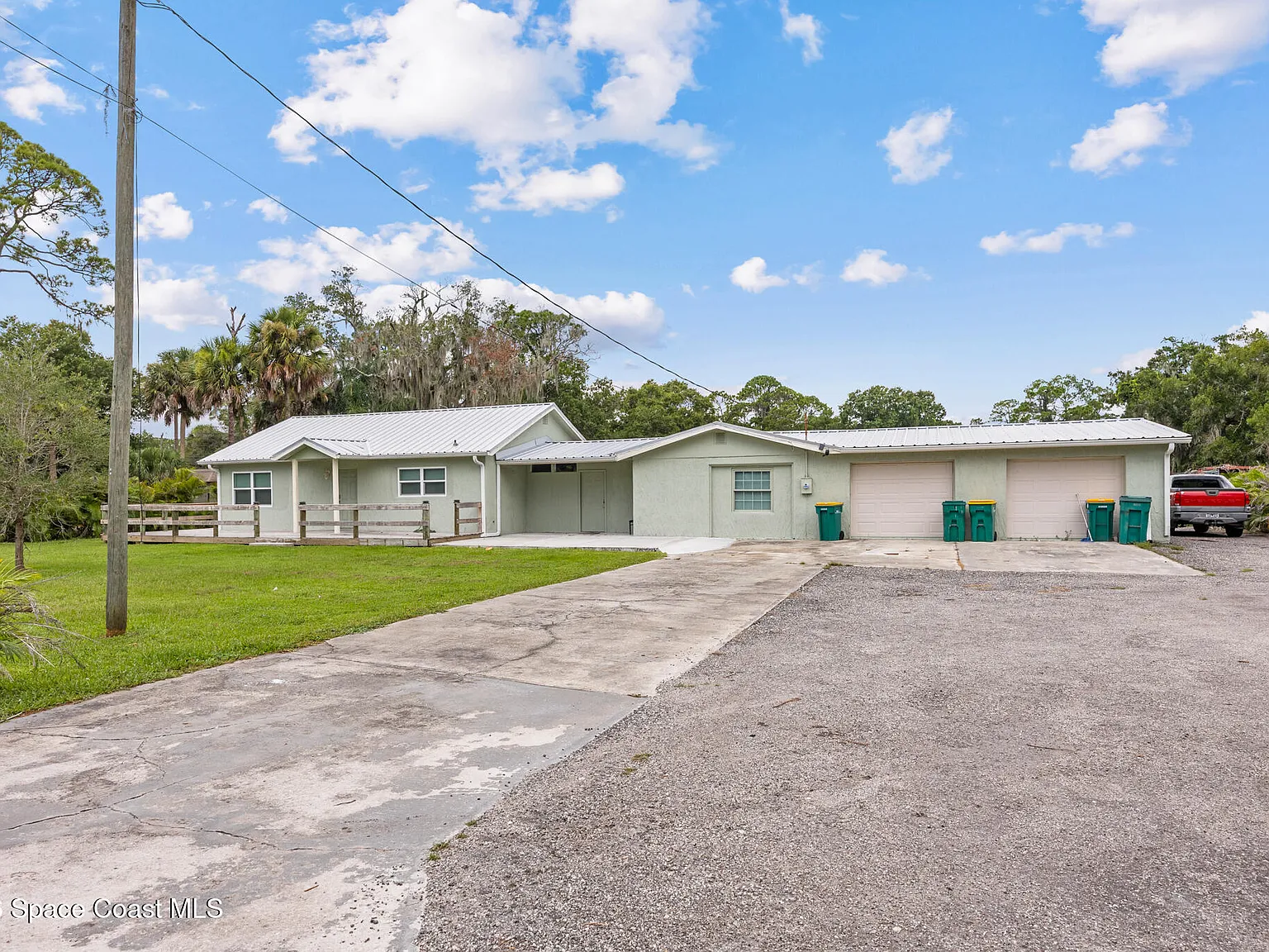 2 bed, 1.0 bath, 936 sqft, $2,000 — Photo 2