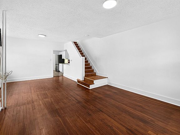 3rd image of 22 Grant St