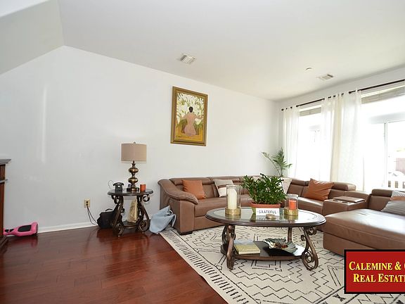 5th image of 7011 Catamaran Way