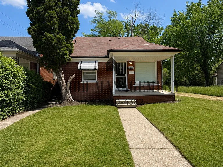 19450 Fenelon St — Photo 1