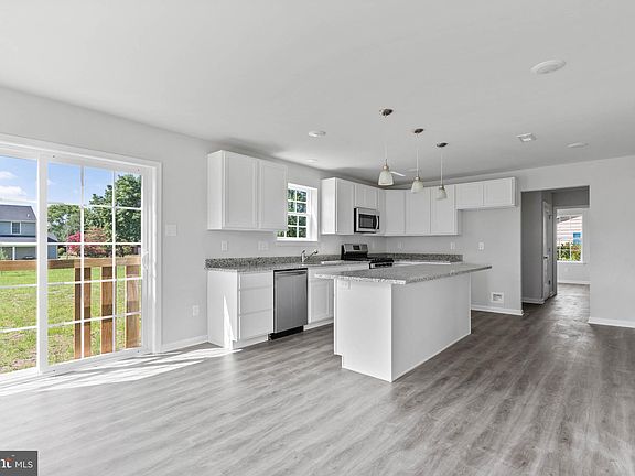 5th image of 2333 Washington Ave