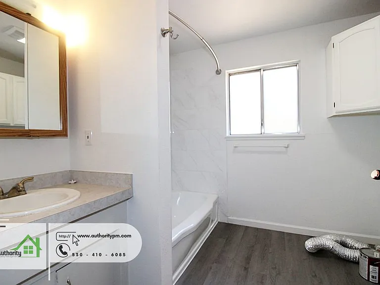 4548 Pensacola St — Photo 12