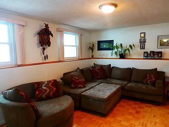 4th image of 3272 Creekside Cir