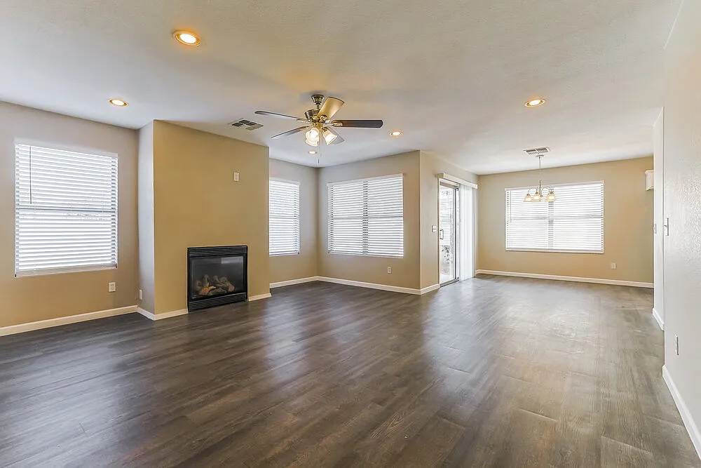 3 bed, 2.5 bath, 1837 sqft, $2,560 — Photo 4