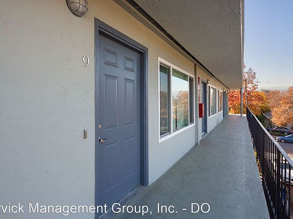 4th image of 467 Clinton St APT 2