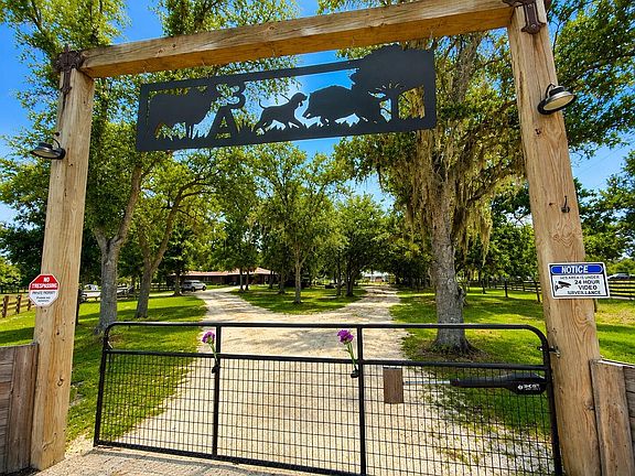3rd image of 140 PARK LAND Drive