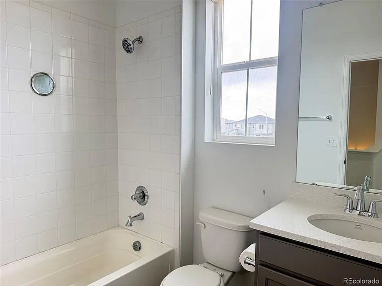 587 S Richfield St — Photo 19