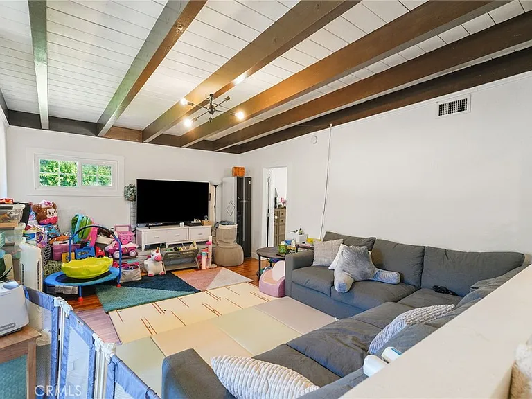 2358 Snowden Ave — Photo 8