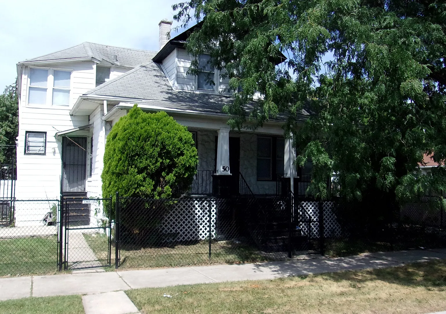 5 bed, 930 sqft, $2,220 — Photo 1