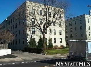 230 Atlantic Ave APT 2M, Lynbrook, NY 11563