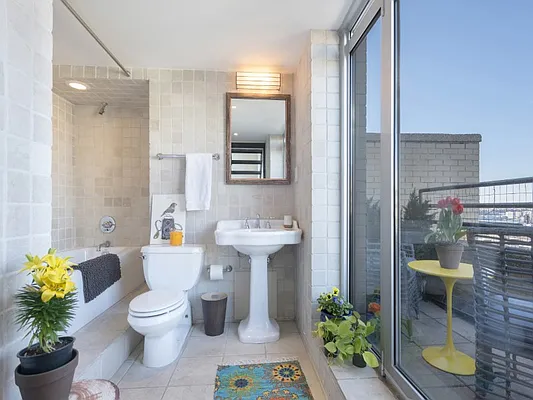 Sold by Sotheby's International Realty | media 10