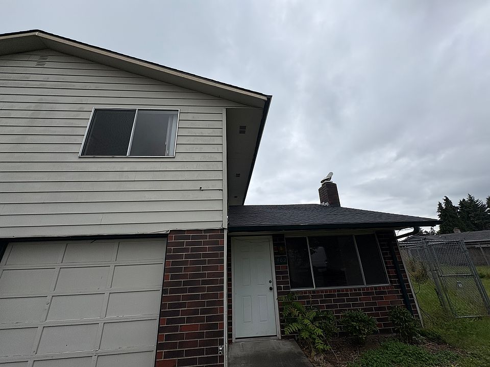 1st image of 402 SE 161st Ave