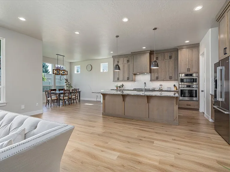 5562 S Zaivcla Ave — Photo 32