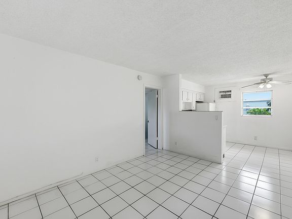 living room/kitchen