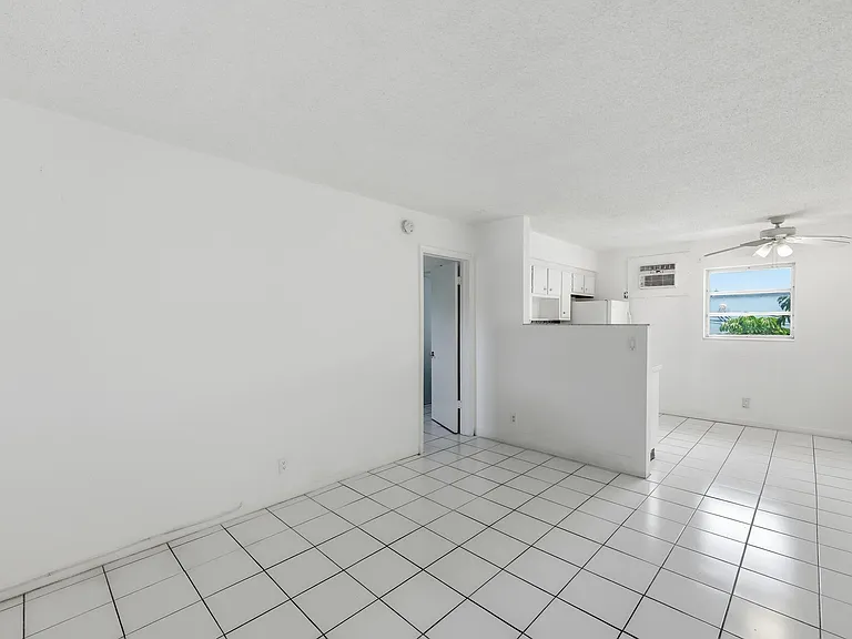living room/kitchen
