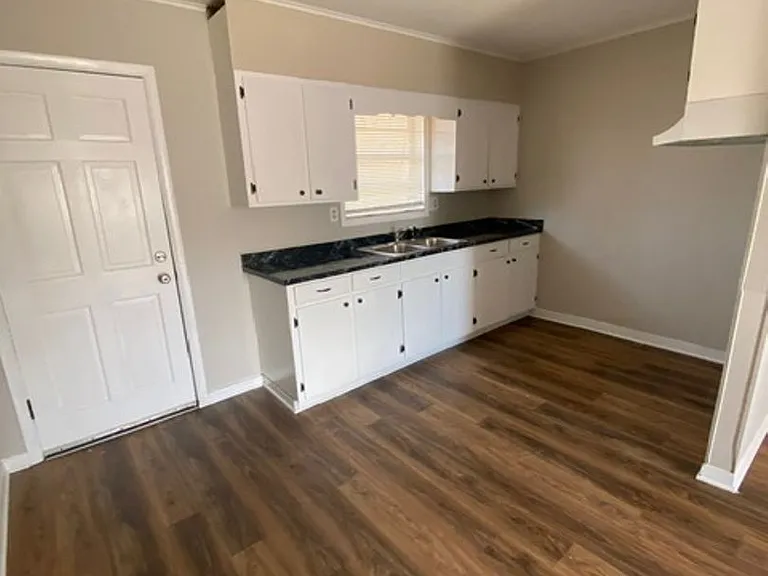 972 Cedar Springs Rd SE — Photo 4