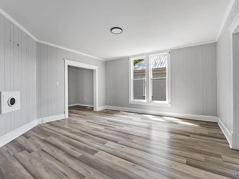 109 5th Ave NW — Photo 10