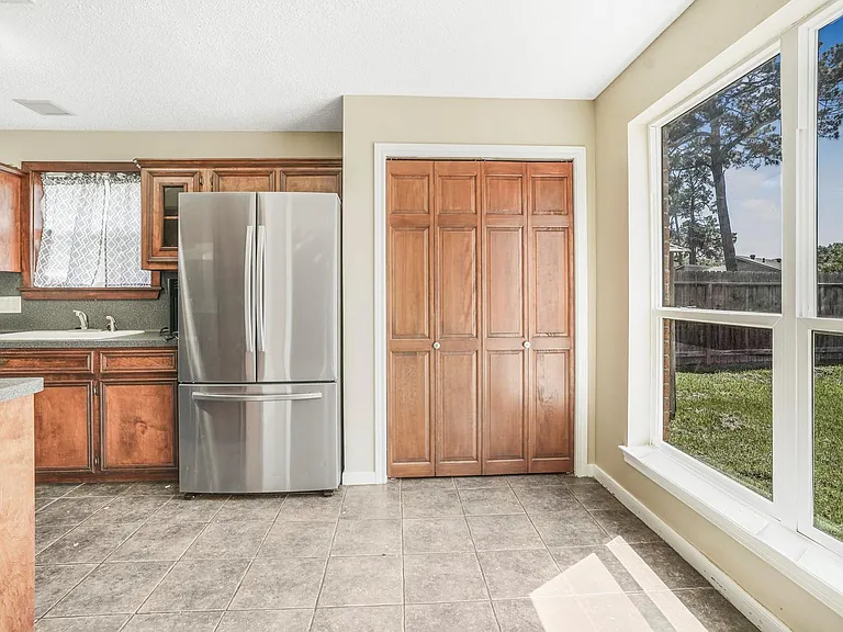 17810 Crestline Rd — Photo 11
