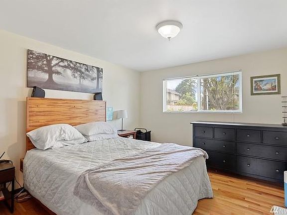 2nd image of 1076 148th Pl SE