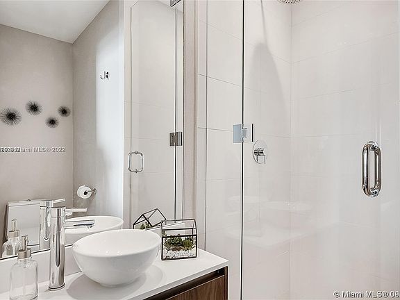 5th image of 480 NE 31st St Unit 1804