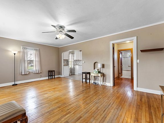 3rd image of 542 W Hayes St
