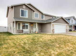 902 Millenium Ave, Moxee, WA 98936