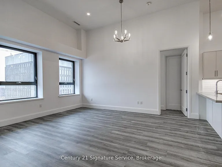 118 King St E #LPH16 — Photo 13
