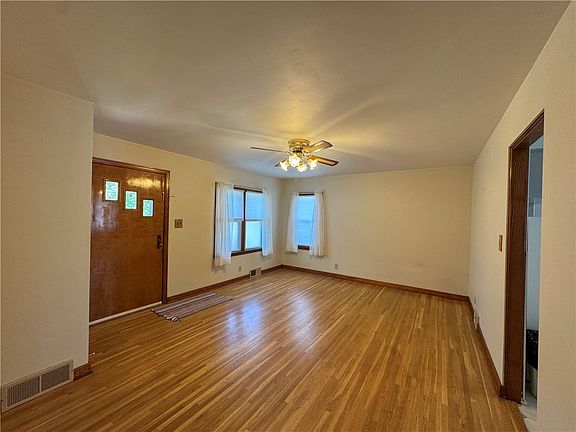 3rd image of 1334 Locust St