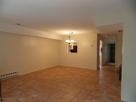 3rd image of 18 Foxwood Ct