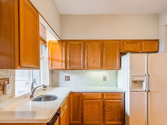 2nd image of 1431 W Jarvis Ave #1