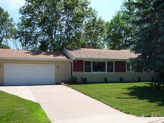 1st image of 584 Moundsview Ave