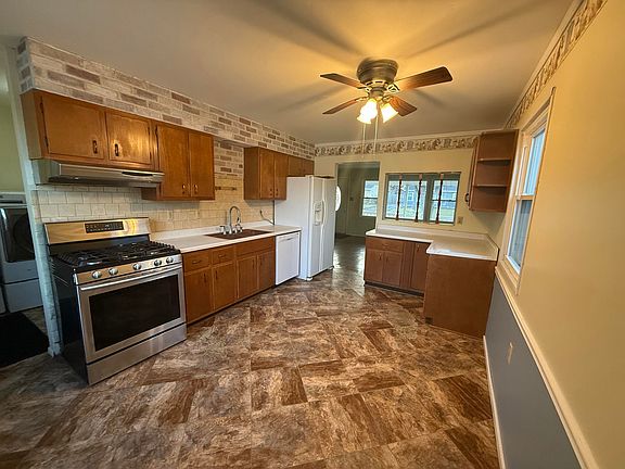 3rd image of 733-1 Imperial Rd